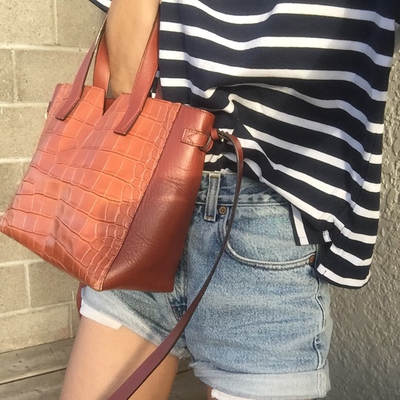 Vince Signature Baby V Croc Brown Leather Bag - Picture 14 of 15